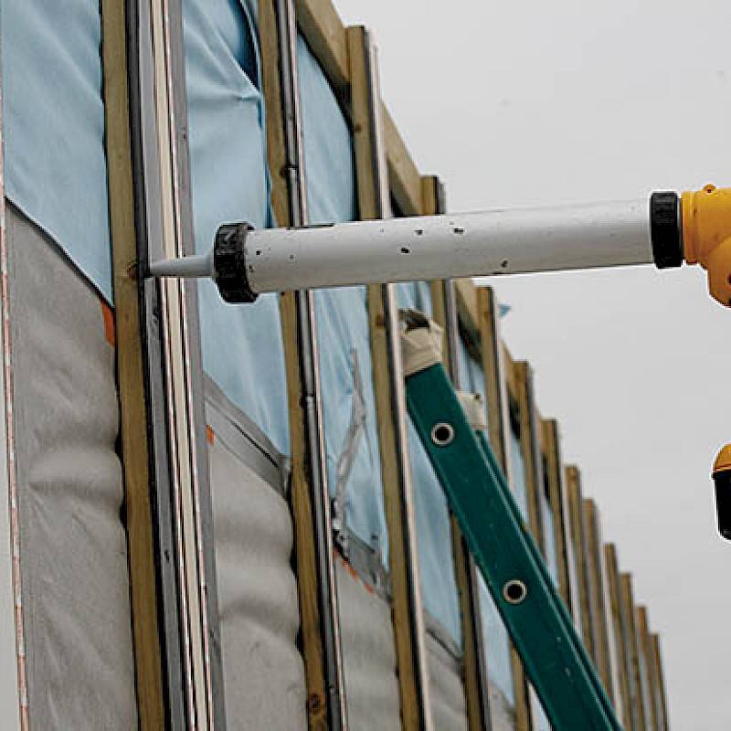 detailfoto van verlijmde bevestiging en een lijmtoestel